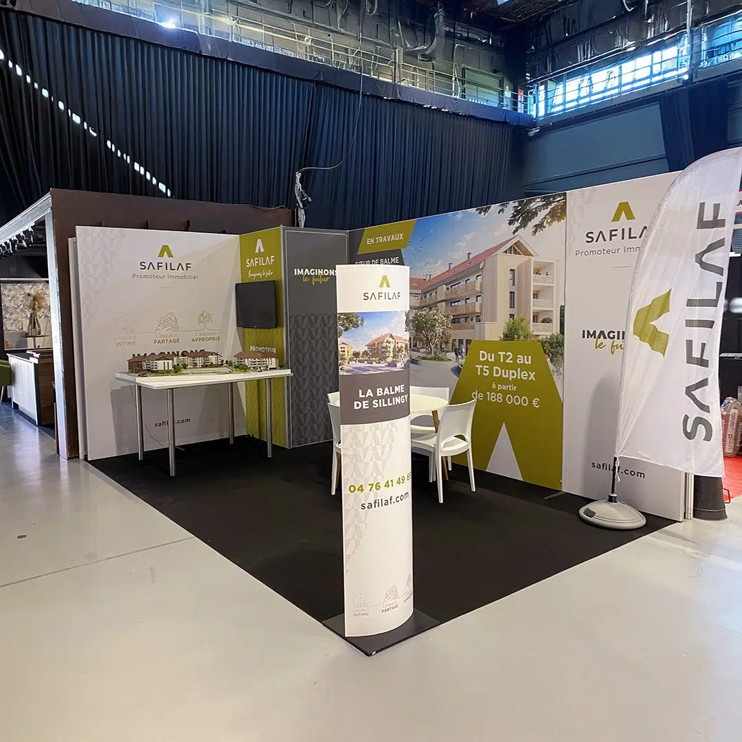 plv-safilaf-agence-communication-legroup-grenoble Stand commercial de l'entreprise Safilaf dans un salon professionnel, installé par l'agence de communication Legroup à Grenoble